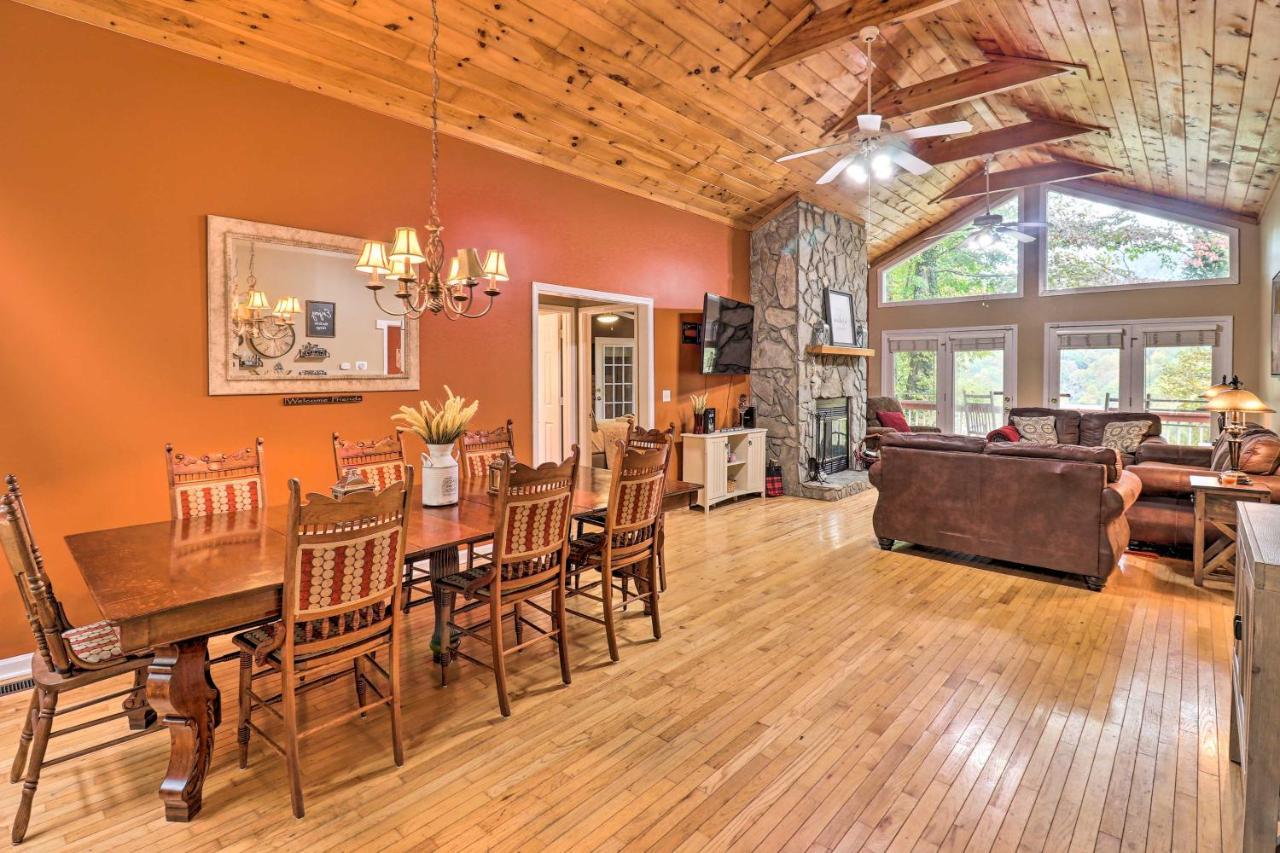 Rustic Red Cabin With Deck In Maggie Valley Club! Eksteriør billede