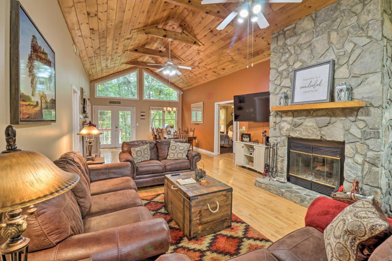 Rustic Red Cabin With Deck In Maggie Valley Club! Eksteriør billede