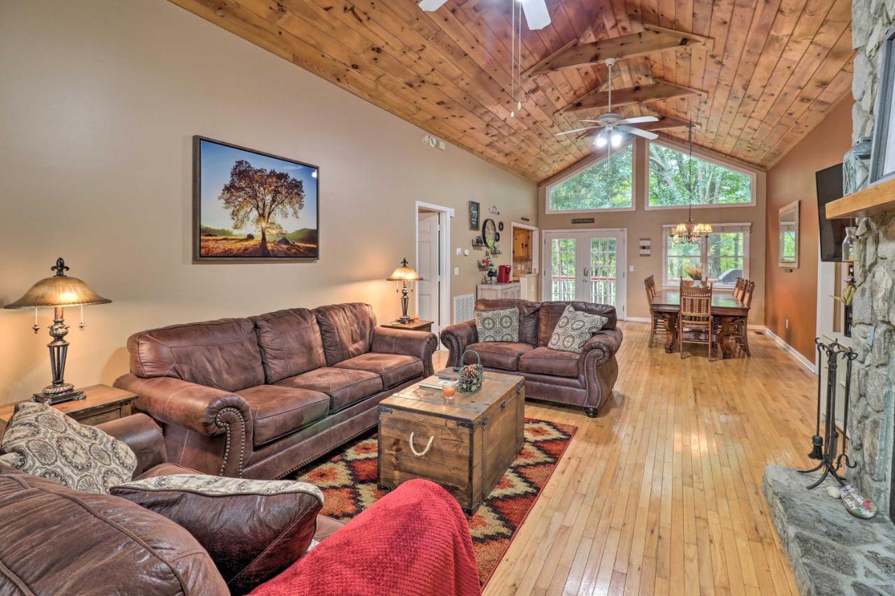 Rustic Red Cabin With Deck In Maggie Valley Club! Eksteriør billede